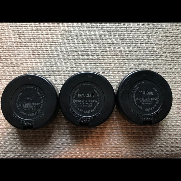 MAC LE eyeshadow - Picture 2 of 3